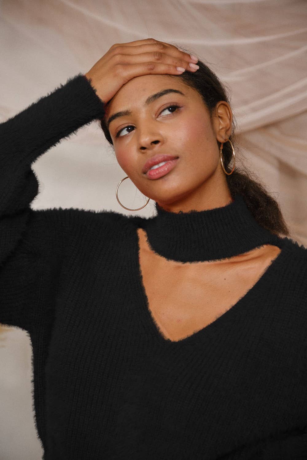 PLUNGE NECK SWEATER