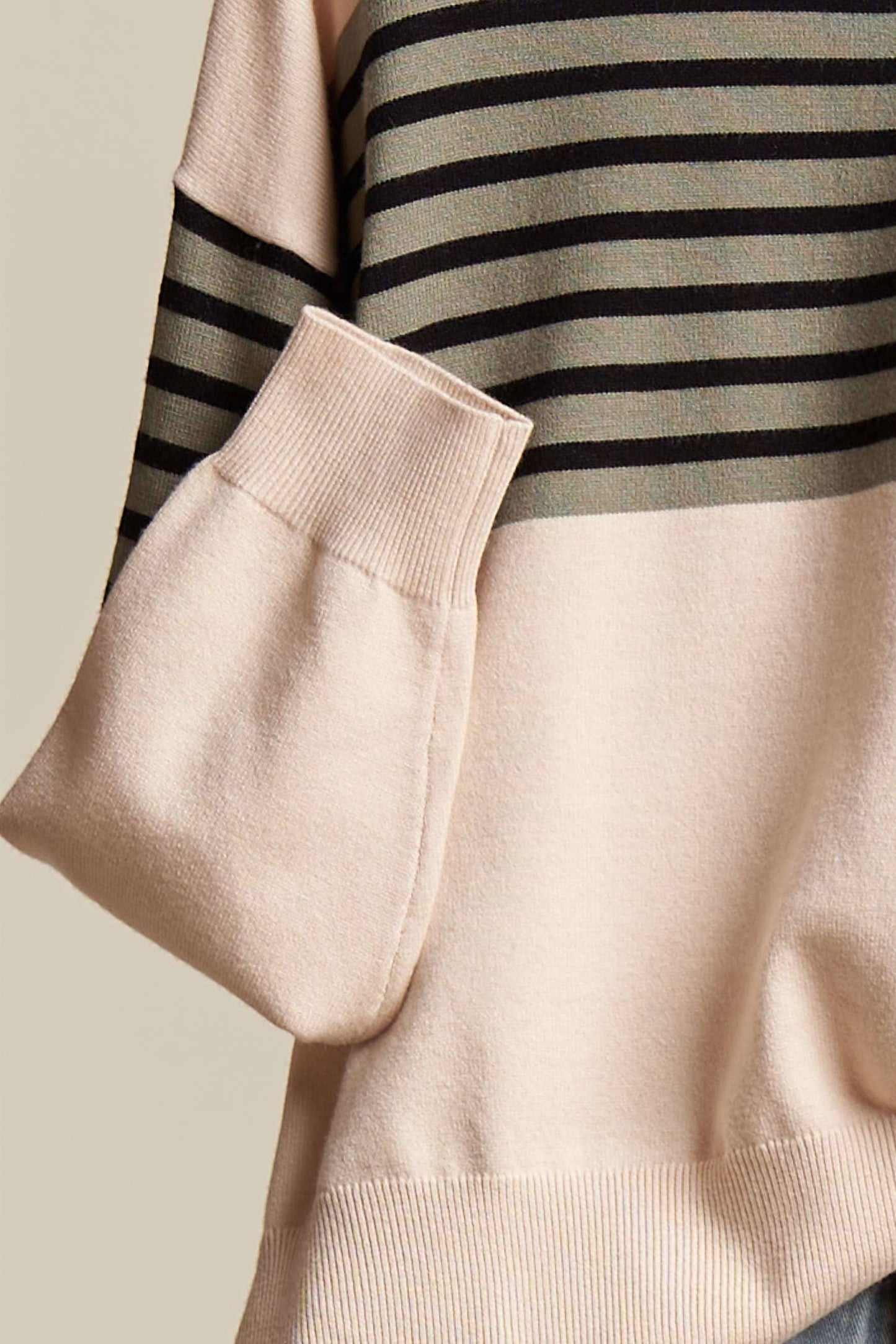 Color Block Pinch Sleeve Round Neck Knit Sweater