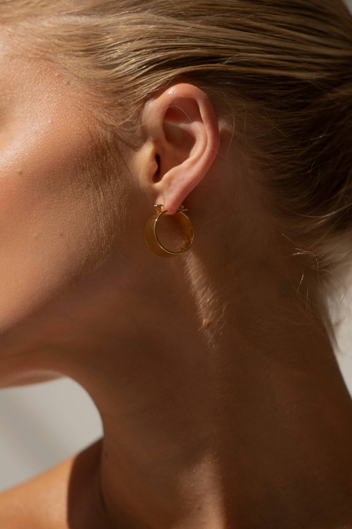 Gold Everyday Hoop Earrings - Charlotta